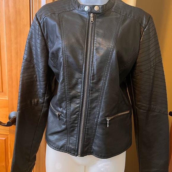 Women’s Black Moto Jacket faux leather, slimming, full zipper Large - Picture 2 of 9